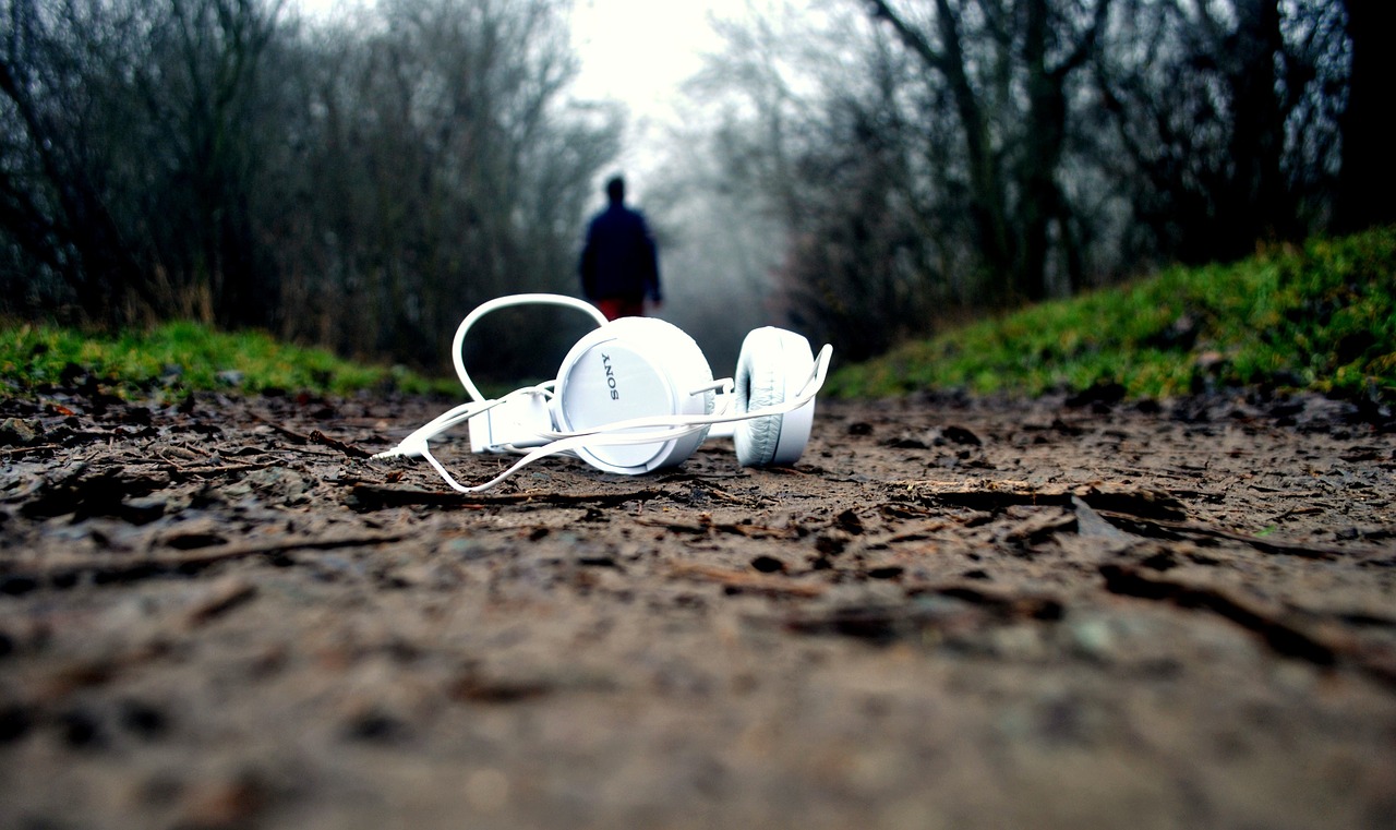 headphones, mud, ground